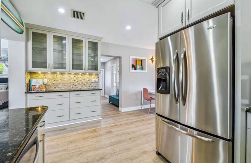 South Pinellas Community Council Casa | Stylish HGTV HOME! 4 BR Pool + Cabana 6 mins to BEACH option to heat pool