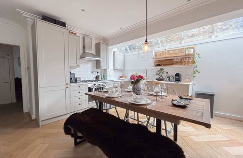 Sands End Apartamento | Stylish Hideaway with Oasis Garden