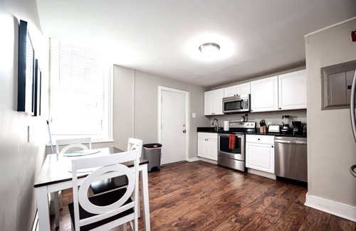 Wilmington Apartamento | Stylish Historic Apartment - Queen Bed, Fast WiFi, Easy Parking!