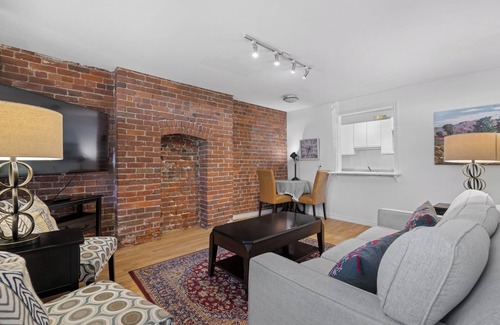 Downtown Halifax Apartamento | Stylish & Historic walk down in best DT location