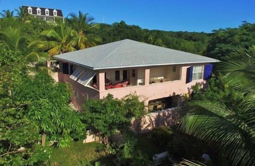 Nassau Casa | Stylish Home w/Sea & Sunset Views, Private Pool, Walk to Restaurants