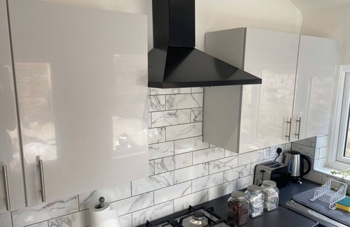 Bootle Casa | Stylish Home close to City Centre / Anfield Stadium / Hospital - Sleeps up to 10