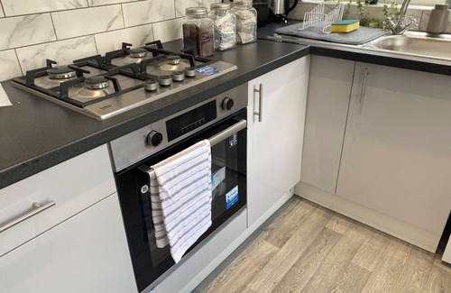 Bootle Casa | Stylish Home close to City Centre / Anfield Stadium / Hospital - Sleeps up to 10