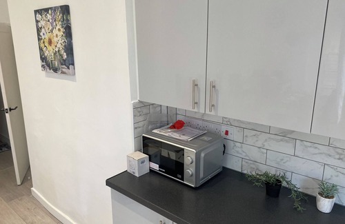 Bootle Casa | Stylish Home close to City Centre / Anfield Stadium / Hospital - Sleeps up to 10