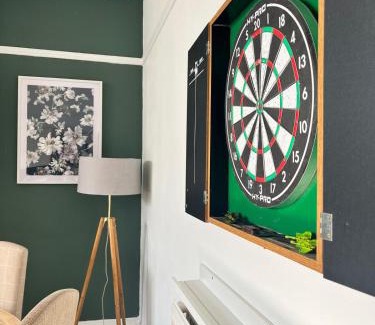 Derby Apartamento | Stylish Home from Home in Derby - Great for Contractors, Groups & Families with FREE Parking