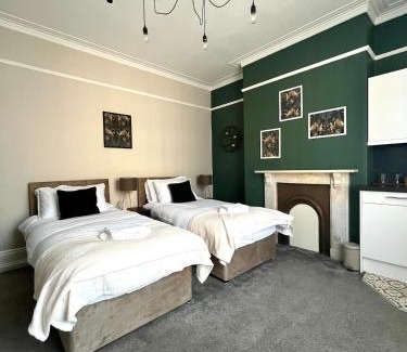 Derby Apartamento | Stylish Home from Home in Derby - Great for Contractors, Groups & Families with FREE Parking