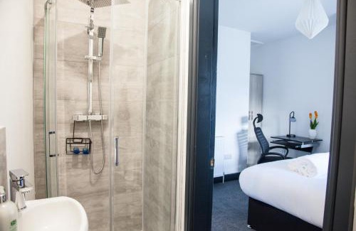 Stoke-on-Trent Casa | Stylish Home, hosted by ESONGRACE Stays, Stoke-on-Trent - Perfect for Families - Contractors - Holiday makers - Emergency Housing - Professionals, Relocators