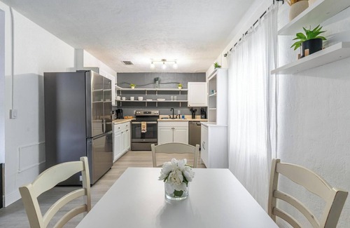 Poiciana Park II Casa | Stylish Home Near Beach, Downtown, and Airport. Pet Friendly!