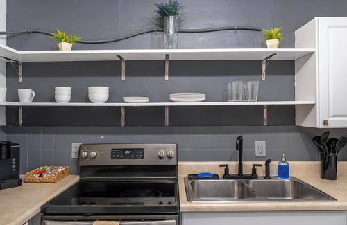 Poiciana Park II Casa | Stylish Home Near Beach, Downtown, and Airport. Pet Friendly!