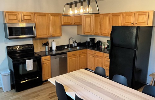 CUF Casa | Stylish home overlooking the city, walkable to streetcar!