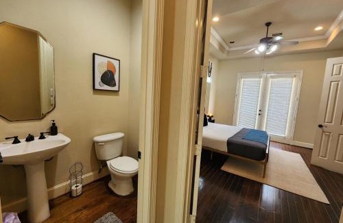 Woodlake - Briar Meadow Casa | Stylish Home Private Pool, King Bed & Garage