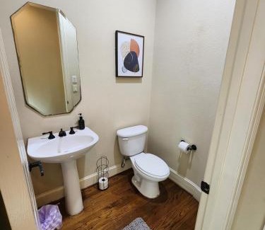 Woodlake - Briar Meadow Casa | Stylish Home Private Pool, King Bed & Garage