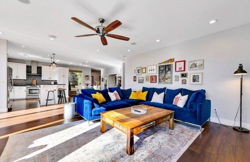 Glencoe Casa | Stylish Home, Stunning Views and Private Hot Tub!