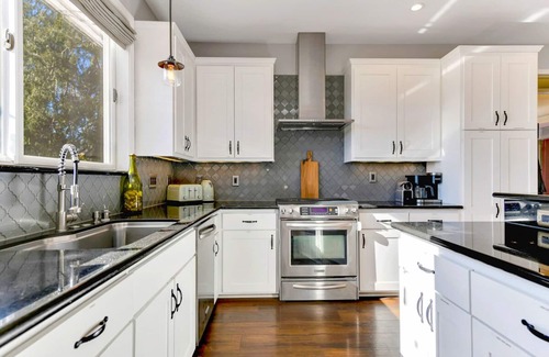 Glencoe Casa | Stylish Home, Stunning Views and Private Hot Tub!