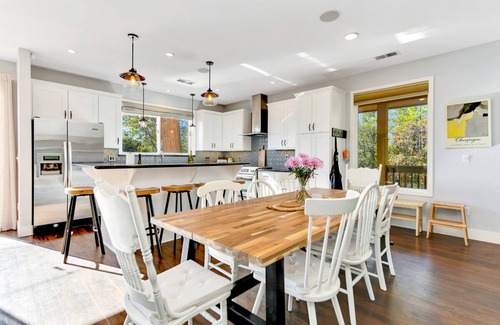 Glencoe Casa | Stylish Home, Stunning Views and Private Hot Tub!
