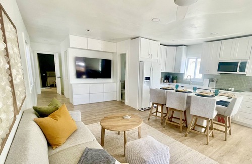 Ocean Beach Casa | Stylish home with a rooftop deck. Restaurants, bars & beach are just steps away!