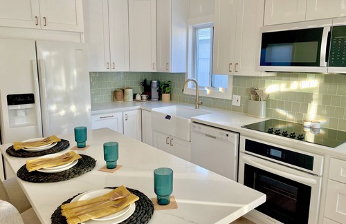 Ocean Beach Casa | Stylish home with a rooftop deck. Restaurants, bars & beach are just steps away!