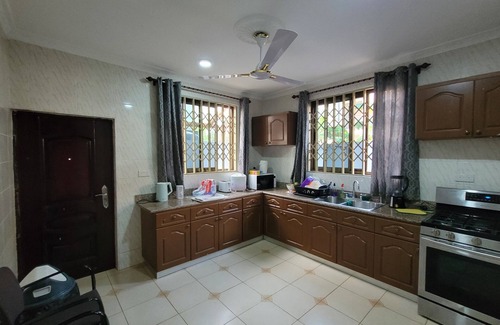 Prampram Casa | Stylish House with Generator - Tema