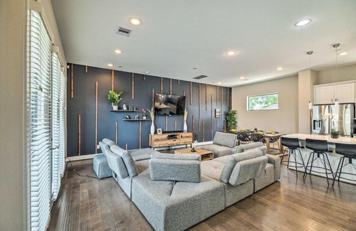 Northside Casa | Stylish Houston Townhome about 3 Mi to Downtown!
