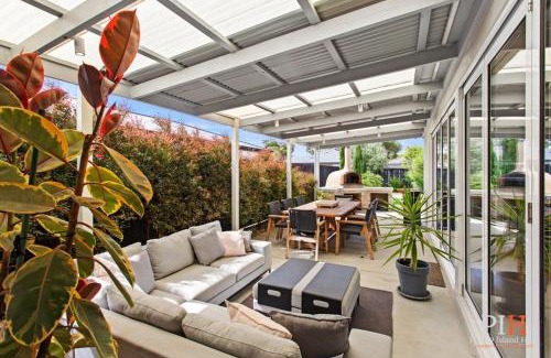 Cowes Casa | Stylish Indoor Outdoor Sleeps 8