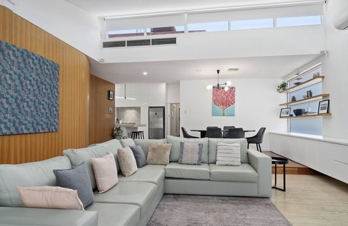 Kensington Casa | Stylish Kensington Home with Outdoor Area