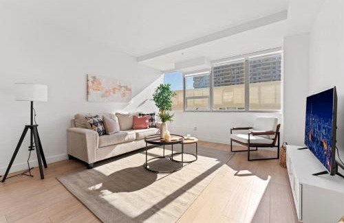 Wilshire Center Hotel | Stylish LA Getaway near Downtown - Prime Location on Wilshire Blvd!