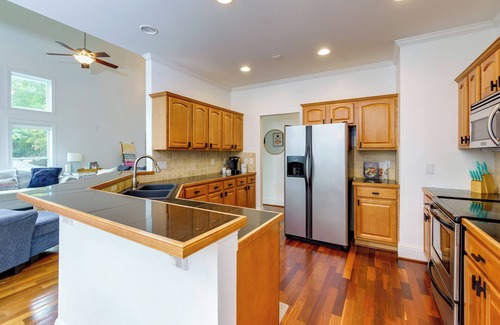 Waleska Casa | Stylish Lake Front Home on Flat lot w/ Private Dock!!!