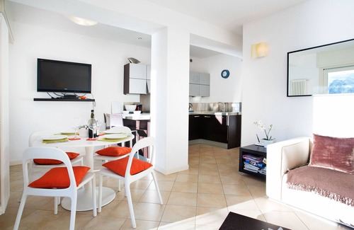 Laglio Apartamento | Elegante apartamento con vistas al lago con jardín