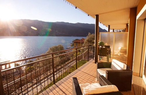 Laglio Apartamento | Elegante apartamento con vistas al lago con jardín