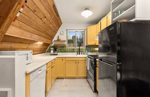 Burley Cabina | Stylish Lakefront Cabin Retreat, Sauna/Hot tub & Cold Plunge
