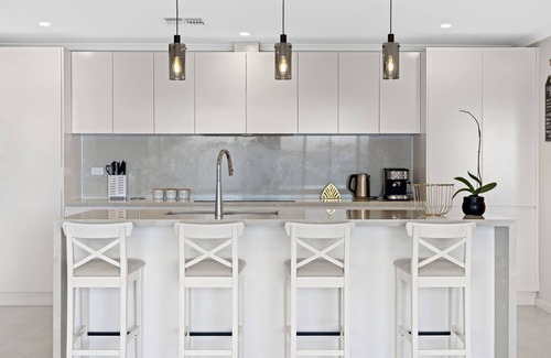 Buff Point Casa | Stylish Lakefront Tranquillity Kayaks
