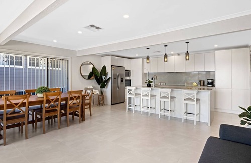 Buff Point Casa | Stylish Lakefront Tranquillity Kayaks