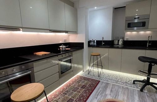 North Greenford Apartamento | Stylish large Room with en-suite toilet in West London,