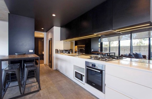 Fremantle Apartamento | Stylish light and bright apartment tucked away behind Monument Hill in the Fremantle Art precinct