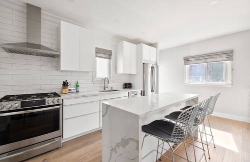 Little Italy Casa | Stylish Little Italy Gem: A Modern Urban Retreat