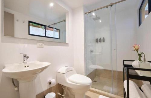 Financial District Apartamento | Stylish Loft Ideal for Couples & Work 105