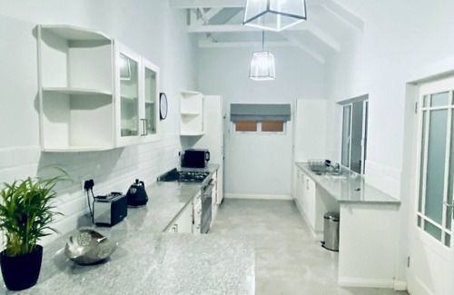 Durban North Apartamento | Stylish Loft-style Apartment - Close to all the Action