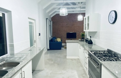 Durban North Apartamento | Stylish Loft-style Apartment - Close to all the Action