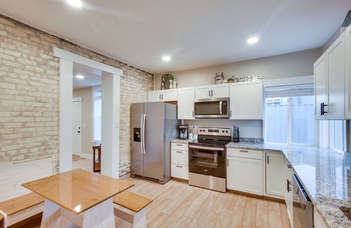 Logan Apartamento | Stylish Logan Retreat w/ Smart TV + Central A/C!