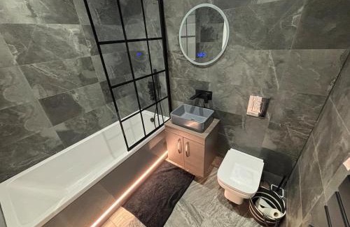 Peterborough Apartamento | Stylish London Road 2BR flat - FREE parking