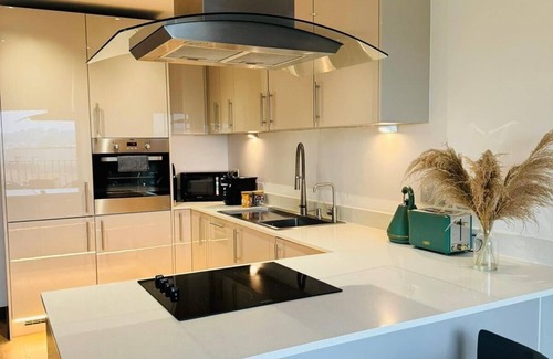 Maidstone Apartamento | Stylish Maidstone Apt – Private Parking Included