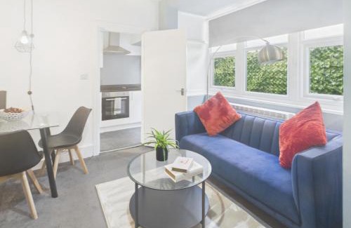 Hove Apartamento | Stylish Maisonette with Hot Tub