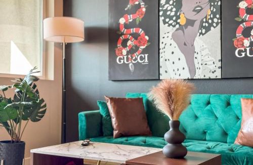 Mid-Wilshire Apartamento | Stylish Mid-Wilshire Apt, Free Parking, Gucci Art, 10mins to Cedars
