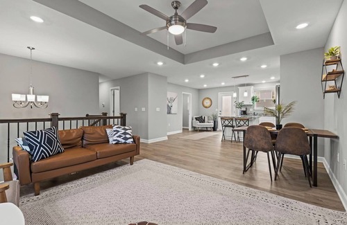 Grandview Casa | Stylish MidModern New Build w/ Extra Apartment