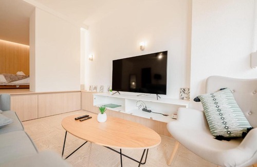 Kirchberg Apartamento | Stylish Minimalism in Kirchberg 1 Bus Stop to Lux City Cntr