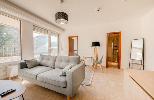 Kirchberg Apartamento | Stylish Minimalism in Kirchberg 1 Bus Stop to Lux City Cntr