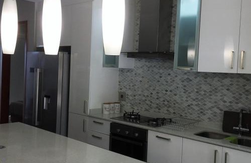 Shaka's Rock Apartamento | Stylish modern 2 bed apartment in Shaka's Rock