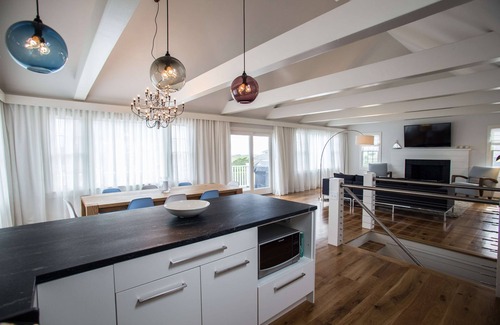 Surfside Casa | Elegante casa de playa moderna de 4 dormitorios con vista al agua