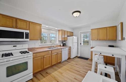 Wexford Casa | Stylish & Modern 4 Bedroom House in Wexford/Pittsburgh with Game Room