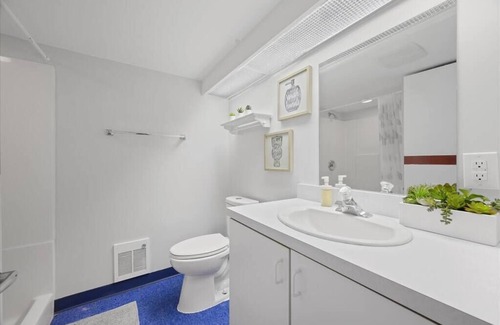 Wexford Casa | Stylish & Modern 4 Bedroom House in Wexford/Pittsburgh with Game Room